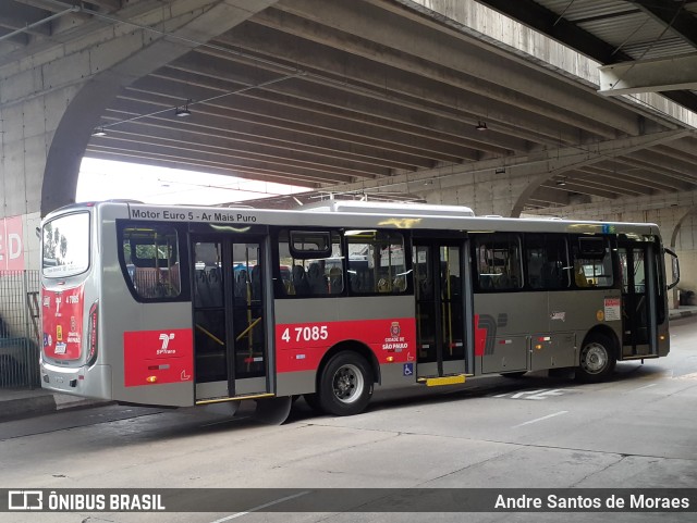 Pêssego Transportes 4 7085 na cidade de São Paulo, São Paulo, Brasil, por Andre Santos de Moraes. ID da foto: 10091193.