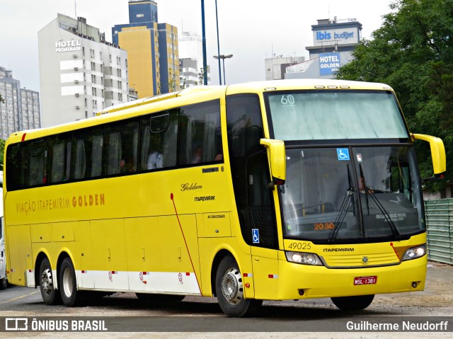 Viação Itapemirim 49025 na cidade de Curitiba, Paraná, Brasil, por Guilherme Neudorff. ID da foto: 10094723.