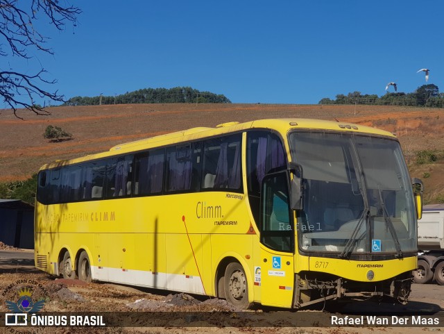 Viação Itapemirim 8717 na cidade de Manhuaçu, Minas Gerais, Brasil, por Rafael Wan Der Maas. ID da foto: 10094205.