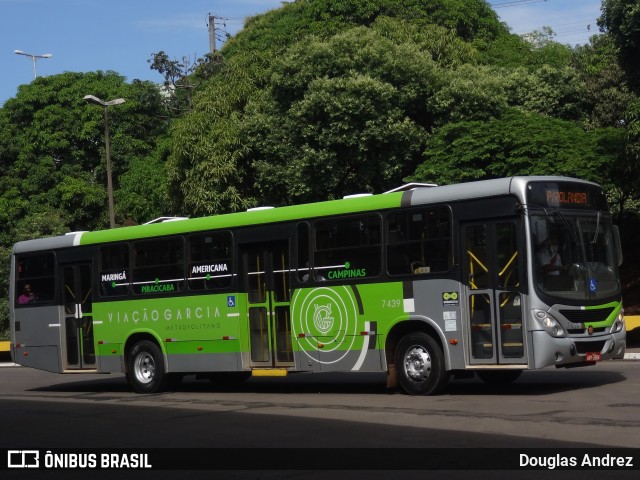Viação Garcia 7439 na cidade de Londrina, Paraná, Brasil, por Douglas Andrez. Número da foto: #10096788.