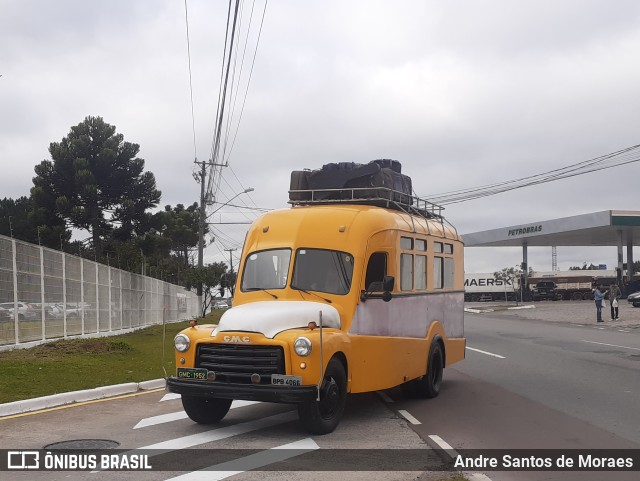 Motorhomes GMC 1952 na cidade de Curitiba, Paraná, Brasil, por Andre Santos de Moraes. ID da foto: 10100137.