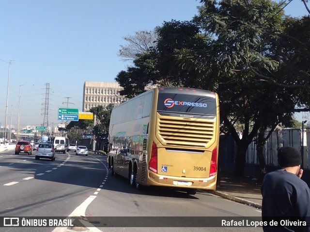 Expresso Transporte e Turismo Ltda. 39004 na cidade de São Paulo, São Paulo, Brasil, por Rafael Lopes de Oliveira. ID da foto: 10103440.