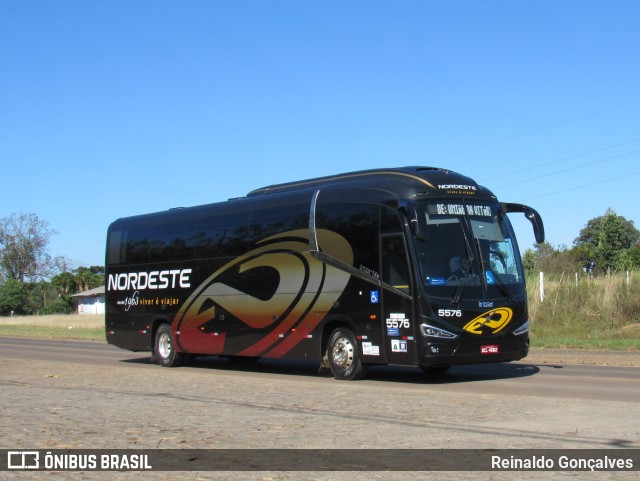 Expresso Nordeste 5576 na cidade de Pinhão, Paraná, Brasil, por Reinaldo Gonçalves. Número da foto: #10104542.