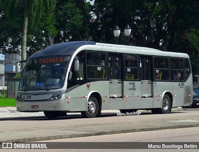 Expresso Azul JL319 na cidade de Curitiba, Paraná, Brasil, por Manu Busóloga Betim. ID da foto: 10107791.