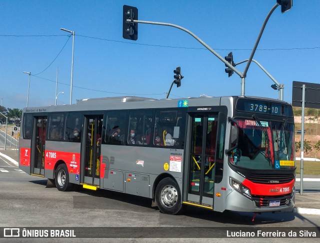 Pêssego Transportes 4 7085 na cidade de São Paulo, São Paulo, Brasil, por Luciano Ferreira da Silva. Número da foto: #10109987.