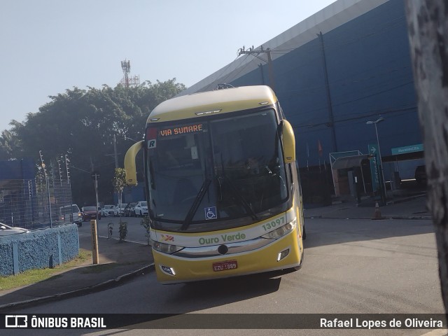 Auto Viação Ouro Verde 13097 na cidade de São Paulo, São Paulo, Brasil, por Rafael Lopes de Oliveira. ID da foto: 10115340.