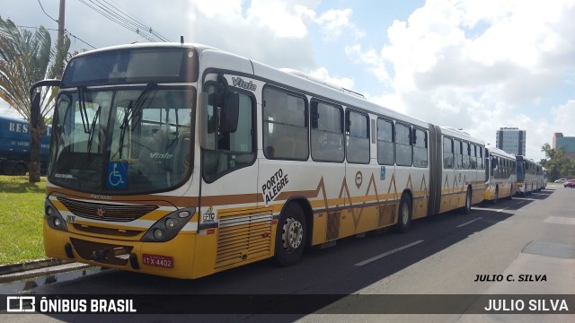 Companhia Carris Porto-Alegrense 0810 na cidade de Porto Alegre, Rio Grande do Sul, Brasil, por JULIO SILVA. Número da foto: #10116941.