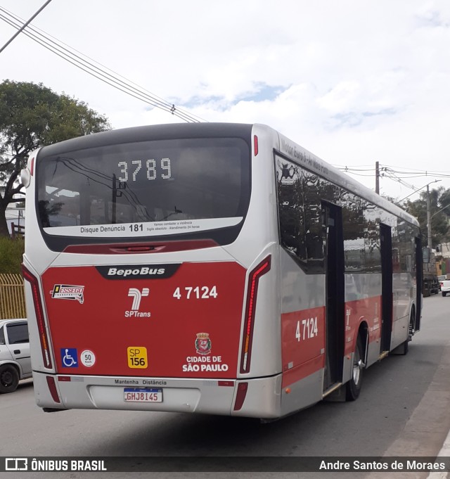 Pêssego Transportes 4 7124 na cidade de São Paulo, São Paulo, Brasil, por Andre Santos de Moraes. ID da foto: 10118132.