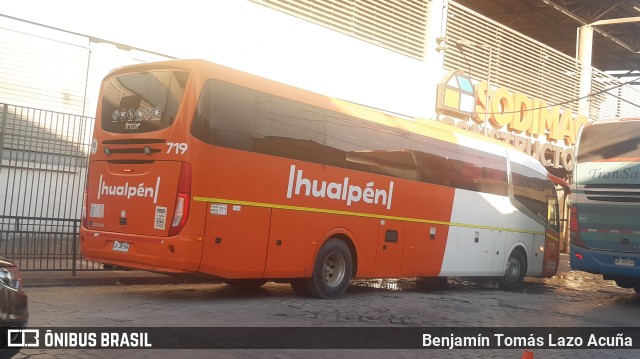 Buses Hualpén 719 na cidade de Estación Central, Santiago, Metropolitana de Santiago, Chile, por Benjamín Tomás Lazo Acuña. Número da foto: #10132251.