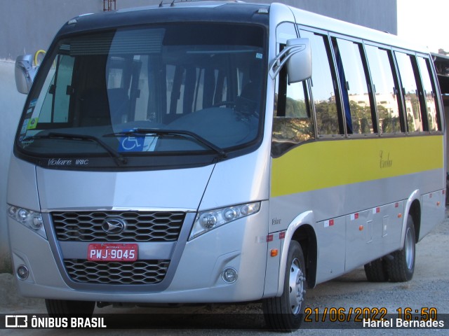 Ônibus Particulares 9045 na cidade de Itaúna, Minas Gerais, Brasil, por Hariel Bernades. Número da foto: #10133184.