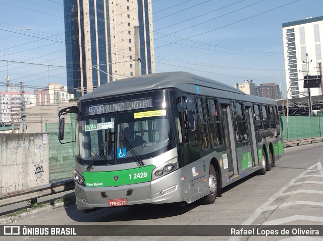 Viação Gato Preto 1 2429 na cidade de São Paulo, São Paulo, Brasil, por Rafael Lopes de Oliveira. Número da foto: #10135231.