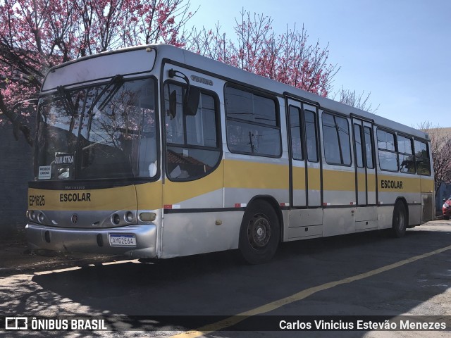 Escolares 1625 na cidade de Apucarana, Paraná, Brasil, por Carlos Vinicius Estevão Menezes. Número da foto: #10132842.