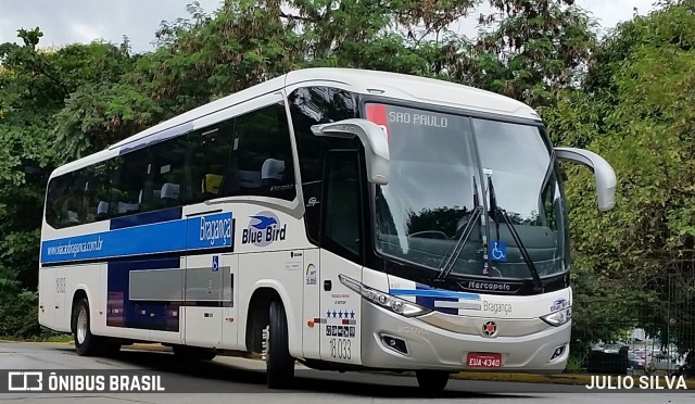 Auto Viação Bragança 18033 na cidade de São Paulo, São Paulo, Brasil, por JULIO SILVA. ID da foto: 10057393.