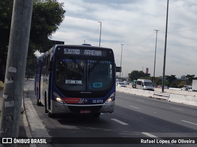 Viação Transdutra 32.673 na cidade de São Paulo, São Paulo, Brasil, por Rafael Lopes de Oliveira. Número da foto: #10059155.