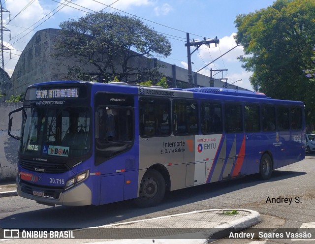 Empresa de Ônibus Vila Galvão 30.715 na cidade de São Paulo, São Paulo, Brasil, por Andrey  Soares Vassão. ID da foto: 10059082.