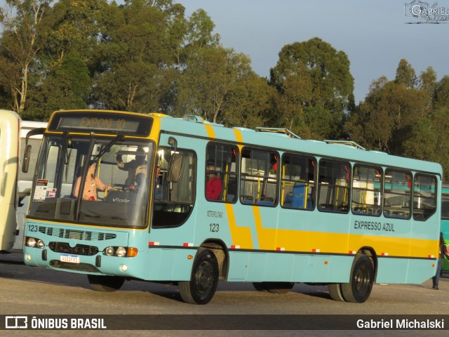 Expresso Azul 123 na cidade de Curitiba, Paraná, Brasil, por Gabriel Michalski. Número da foto: #10058547.