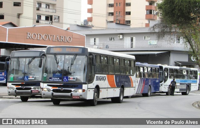 Auto Viação Bragança 8000 na cidade de São Roque, São Paulo, Brasil, por Vicente de Paulo Alves. Número da foto: #10062804.