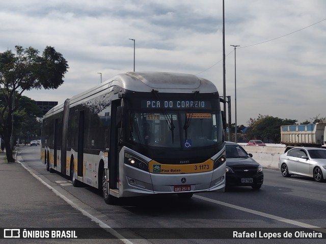 Viação Metrópole Paulista - Zona Leste 3 1173 na cidade de São Paulo, São Paulo, Brasil, por Rafael Lopes de Oliveira. ID da foto: 10061249.