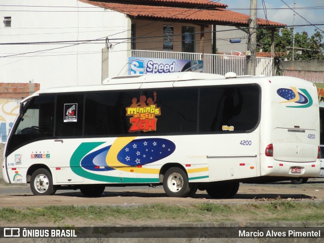 Ônibus Particulares 4200 na cidade de Feira de Santana, Bahia, Brasil, por Marcio Alves Pimentel. ID da foto: 10061209.