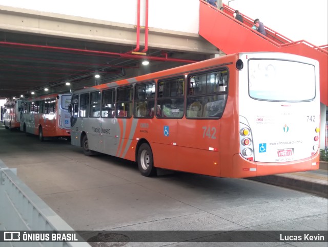 Viação Osasco 742 na cidade de Osasco, São Paulo, Brasil, por Lucas Kevin. Número da foto: #10068507.