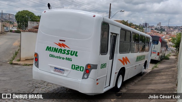 MinasSul - Minastur - Viação Minas Tour 020 na cidade de Oliveira, Minas Gerais, Brasil, por João César Luz. ID da foto: 10071262.