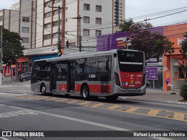 Express Transportes Urbanos Ltda 4 8086 na cidade de São Paulo, São Paulo, Brasil, por Rafael Lopes de Oliveira. ID da foto: 10178088.