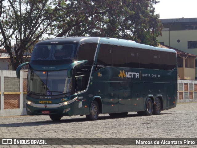 Viação Motta 18011 na cidade de Divinópolis, Minas Gerais, Brasil, por Marcos de Alcantara Pinto. ID da foto: 10184811.