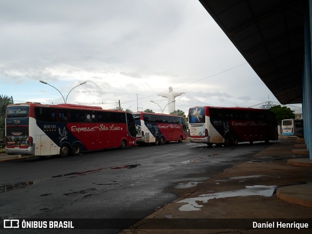Expresso São Luiz 7130 na cidade de Rio Verde, Goiás, Brasil, por Daniel Henrique. Número da foto: #10188727.
