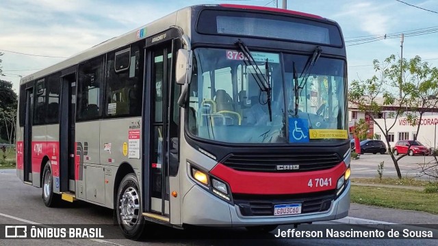 Pêssego Transportes 4 7041 na cidade de São Paulo, São Paulo, Brasil, por Jefferson Nascimento de Sousa. ID da foto: 10186855.