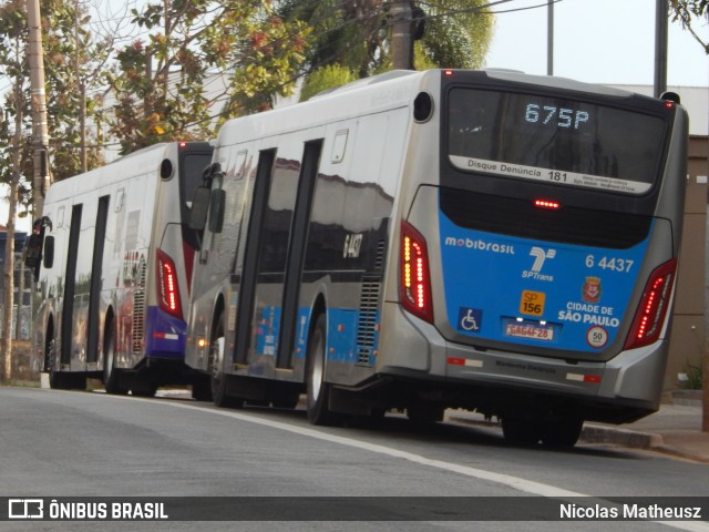 Viação Paratodos > São Jorge > Metropolitana São Paulo > Mobibrasil 6 4437 na cidade de São Paulo, São Paulo, Brasil, por Nicolas Matheusz. Número da foto: #10189024.