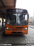 Expresso Azul 17413 na cidade de Curitiba, Paraná, Brasil, por Lohan Mariano. Número da foto: #10190912.