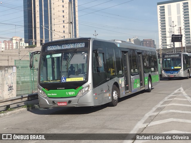 Viação Santa Brígida 1 1691 na cidade de São Paulo, São Paulo, Brasil, por Rafael Lopes de Oliveira. ID da foto: 10141437.