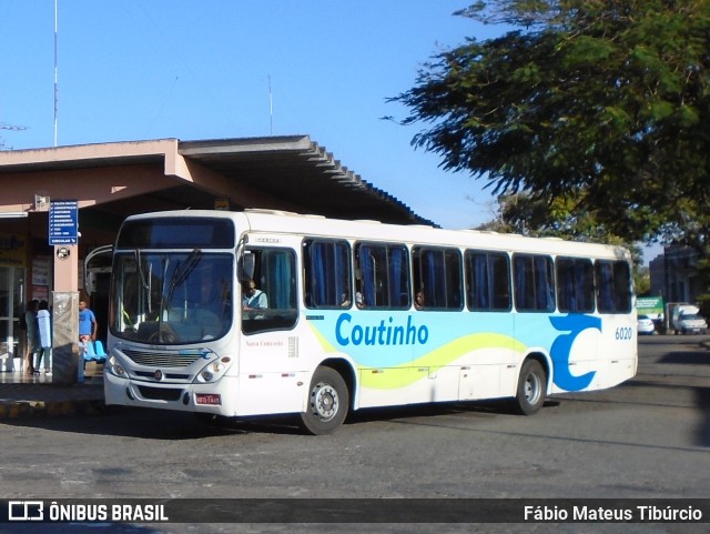 Empresa de Transportes Coutinho 6020 na cidade de Três Corações, Minas Gerais, Brasil, por Fábio Mateus Tibúrcio. ID da foto: 10200042.