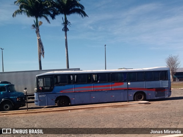Ônibus Particulares  na cidade de Jaraguá, Goiás, Brasil, por Jonas Miranda. Número da foto: #10201853.