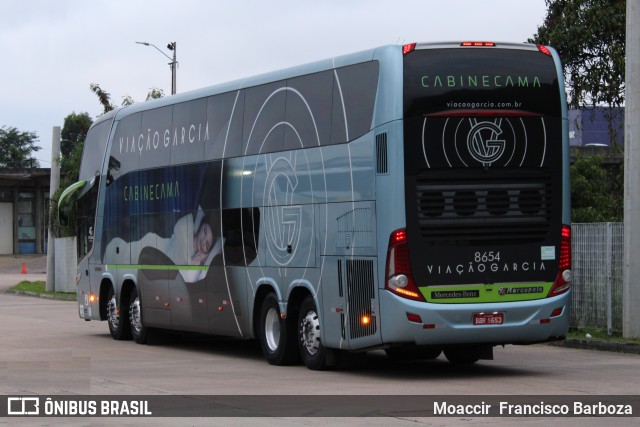 Viação Garcia 8654 na cidade de Curitiba, Paraná, Brasil, por Moaccir  Francisco Barboza. Número da foto: #10201676.