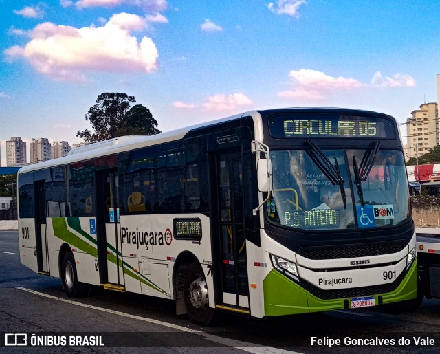 Viação Pirajuçara 901 na cidade de Taboão da Serra, São Paulo, Brasil, por Felipe Goncalves do Vale. Número da foto: #10203825.