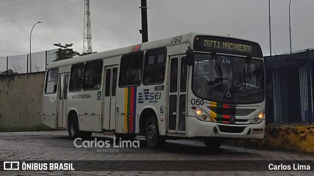 Empresa Metropolitana 060 na cidade de Recife, Pernambuco, Brasil, por Carlos Lima. Número da foto: #10207500.