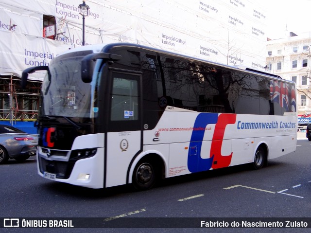 Commonwealth Coaches WF17DGE na cidade de London, Greater London, Inglaterra, por Fabricio do Nascimento Zulato. Número da foto: #10205960.