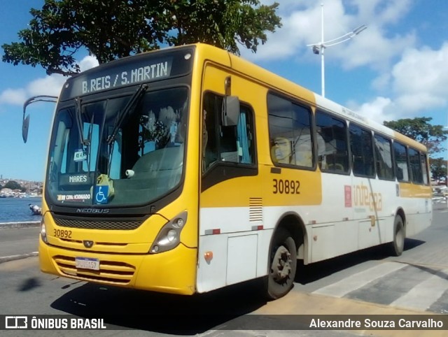 Plataforma Transportes 30892 na cidade de Salvador, Bahia, Brasil, por Alexandre Souza Carvalho. ID da foto: 10205890.