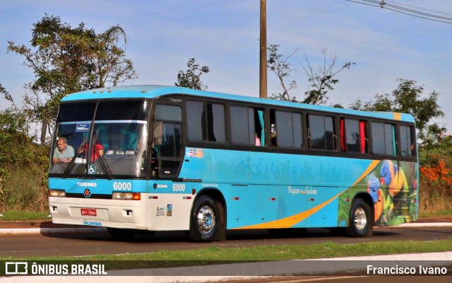 Ônibus Particulares 6000 na cidade de Assis, São Paulo, Brasil, por Francisco Ivano. Número da foto: #10211210.