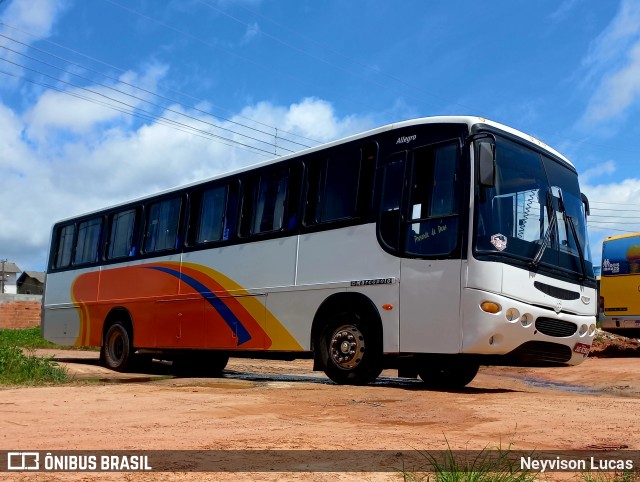 Ônibus Particulares 8396 na cidade de Salinópolis, Pará, Brasil, por Neyvison Lucas. Número da foto: #10210839.