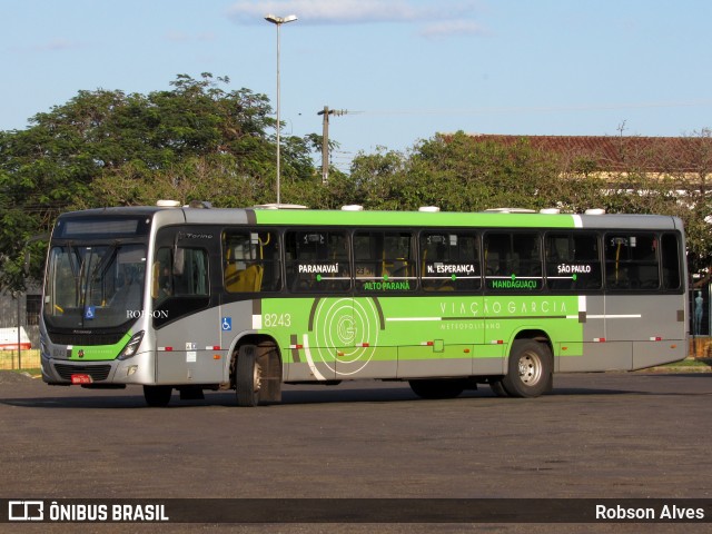 Viação Garcia 8243 na cidade de Paranavaí, Paraná, Brasil, por Robson Alves. ID da foto: 10222756.