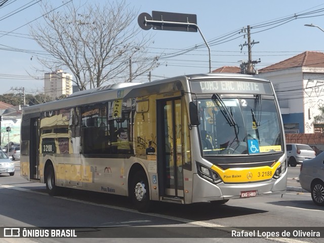 Viação Metrópole Paulista - Zona Leste 3 2188 na cidade de São Paulo, São Paulo, Brasil, por Rafael Lopes de Oliveira. Número da foto: #10220977.