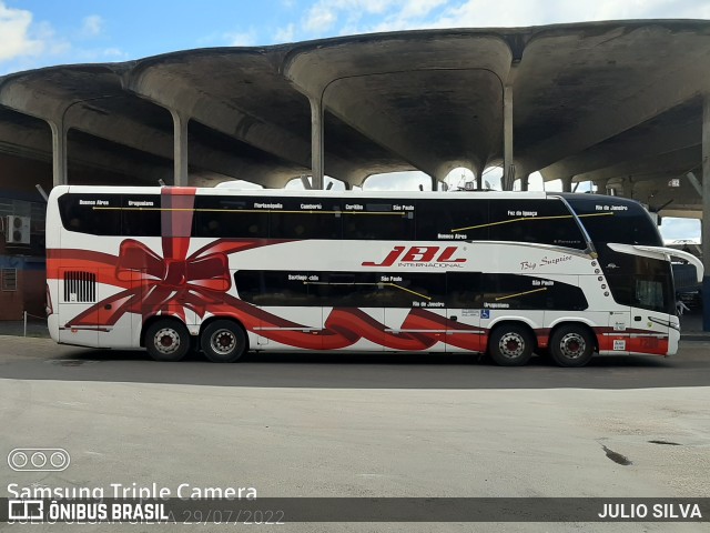 JBL Turismo 7200 na cidade de Porto Alegre, Rio Grande do Sul, Brasil, por JULIO SILVA. Número da foto: #10227970.