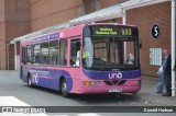Uno - University Bus 665 na cidade de Welwyn Garden City, Hertfordshire, Inglaterra, por Donald Hudson. ID da foto: :id.