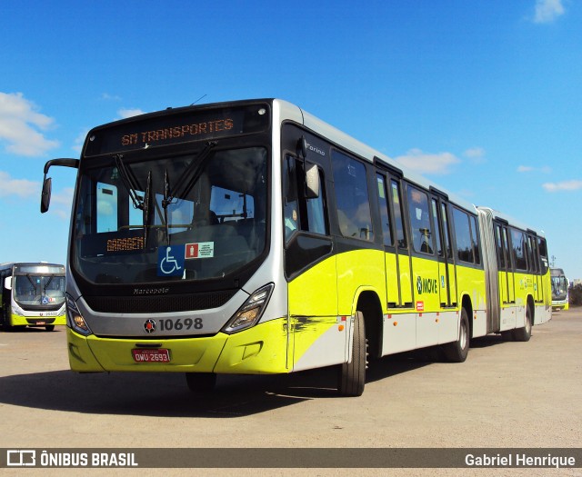 SM Transportes 10698 na cidade de Belo Horizonte, Minas Gerais, Brasil, por Gabriel Henrique. Número da foto: #10145029.