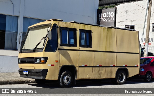 Ônibus Particulares IAQ1016 na cidade de Brusque, Santa Catarina, Brasil, por Francisco Ivano. Número da foto: #10144585.