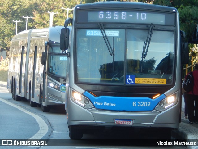 Viação Paratodos > São Jorge > Metropolitana São Paulo > Mobibrasil 6 3202 na cidade de São Paulo, São Paulo, Brasil, por Nicolas Matheusz. Número da foto: #10146626.