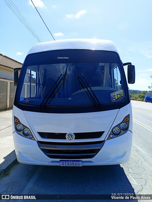 Motorhomes 5B60 na cidade de Pedra do Indaiá, Minas Gerais, Brasil, por Vicente de Paulo Alves. Número da foto: #10229695.