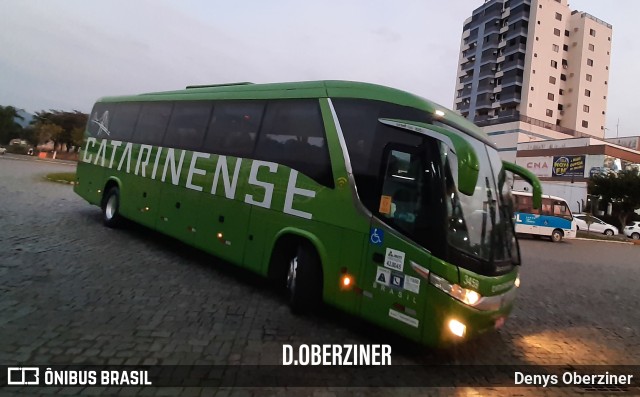 Auto Viação Catarinense 3453 na cidade de Indaial, Santa Catarina, Brasil, por Denys Oberziner. Número da foto: #10232603.